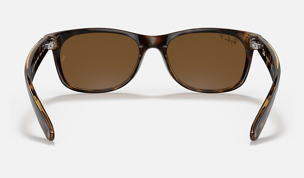 Ray-Ban RB2132 902/57 - vista posterior