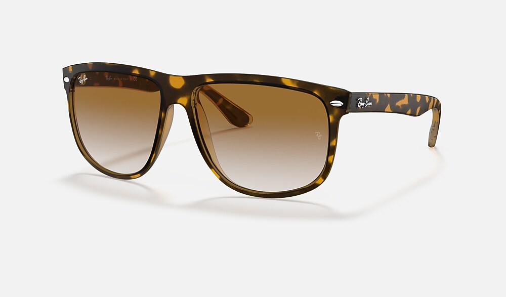 Ray-Ban RB4147 710/51 - vista tres cuartos