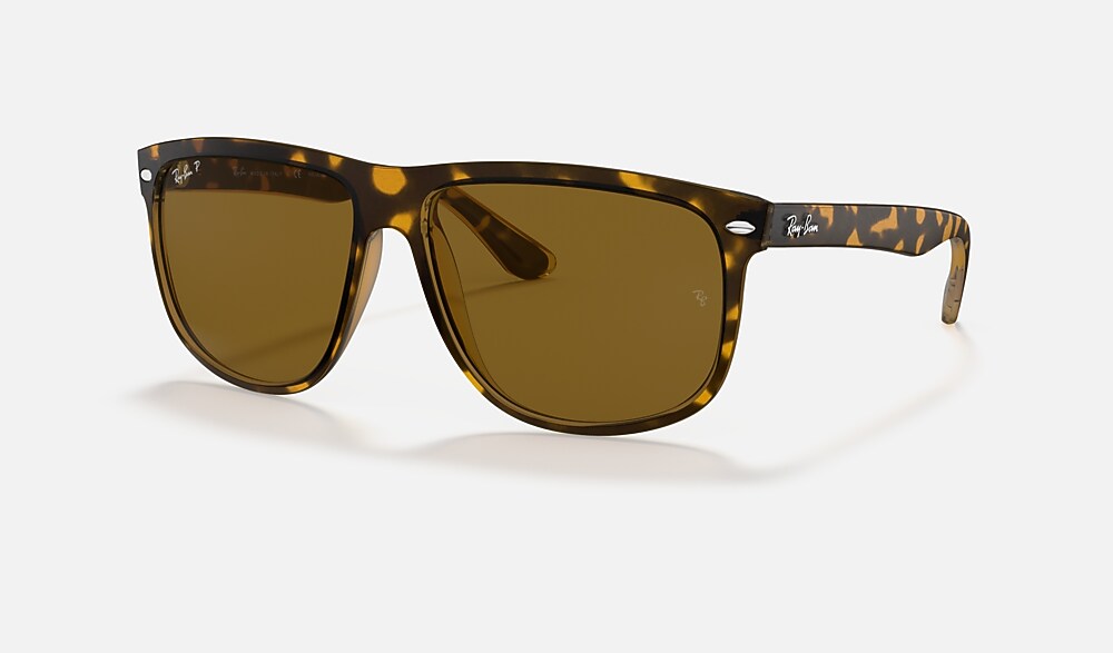 Ray-Ban RB4147 710/57 - vista tres cuartos