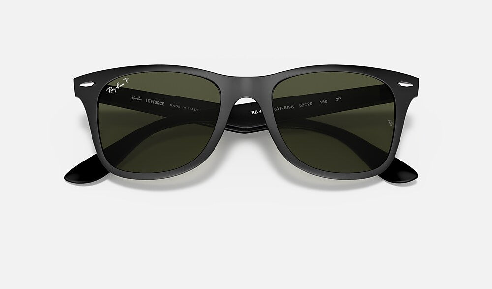 Ray-Ban RB4195 601S9A - detalle