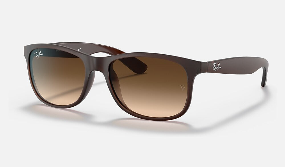 Ray-Ban RB4202 607313 - vista tres cuartos