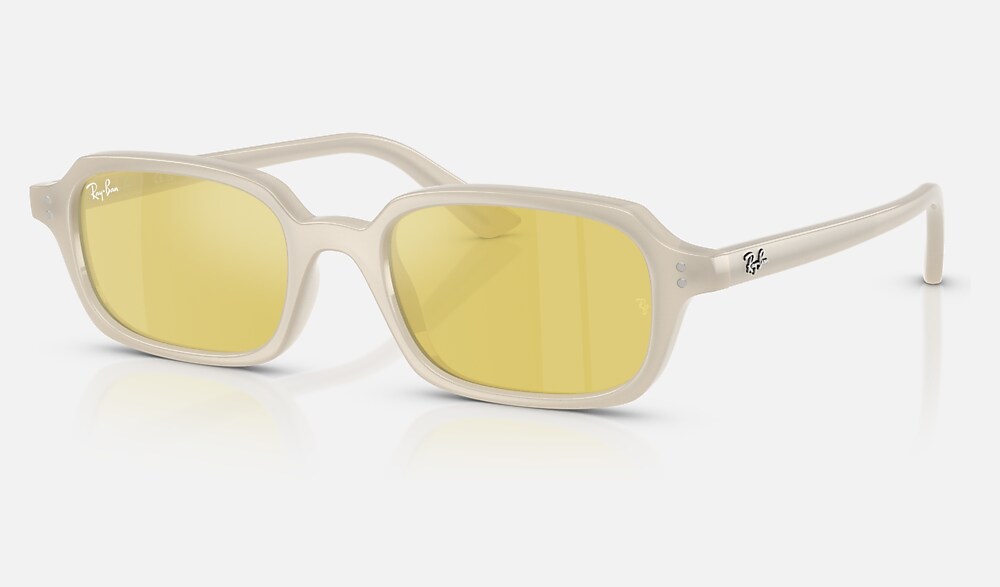 Ray-Ban RB4455 68086D - vista tres cuartos