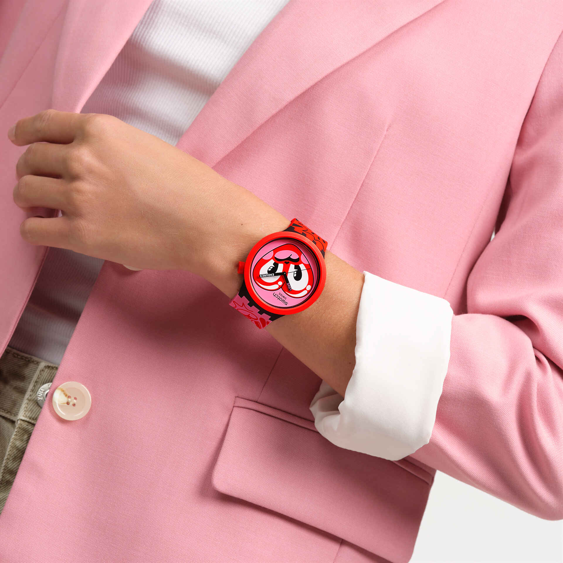 Swatch SB05Z103 en la muñeca