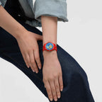 Swatch SO28Z120 en la muñeca