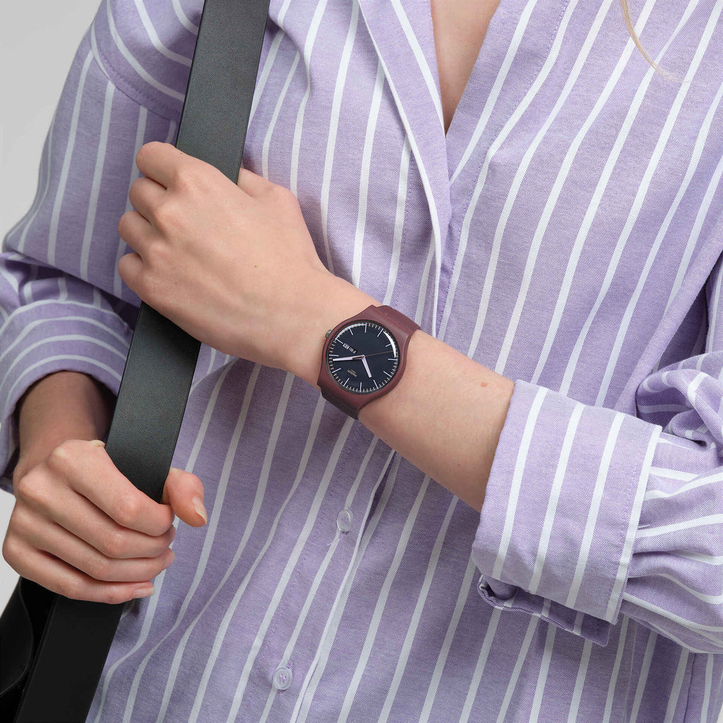 Swatch SO29R707 en la muñeca